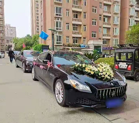 婚慶租車：精挑細選，車型定情